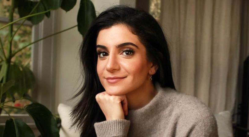 Nina Pedrad posing for the photo.